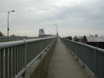 looking south on walkway to the arch